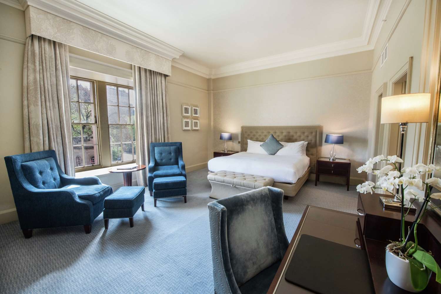 1 Bedroom, Suite, King Bed, Castle View