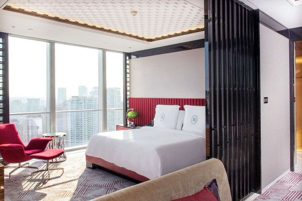 Regent, Club, Suite, King Bed, City View