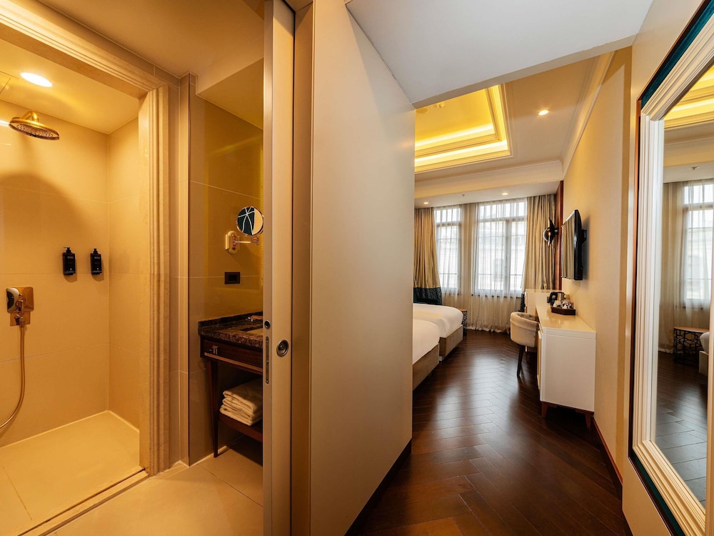 غرفة ديلوكس بسريرين منفصلين مع أريكة، Mercure Istanbul Sirkeci 7/10