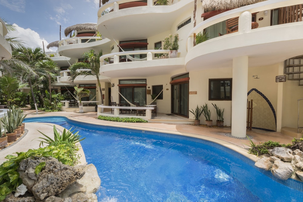 Playa Palms Hotel 63/69
