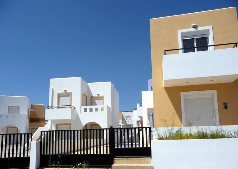 Gennadi Gardens Apartments 17/25