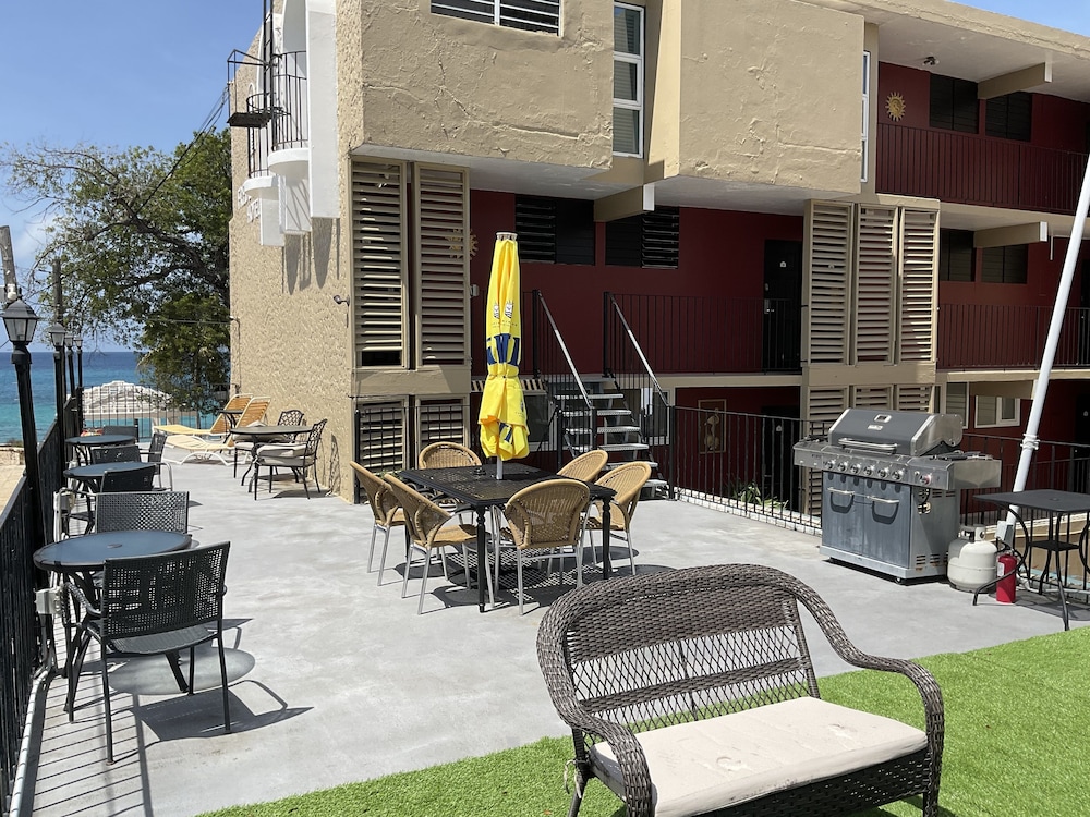 The Frederiksted Hotel 41/49