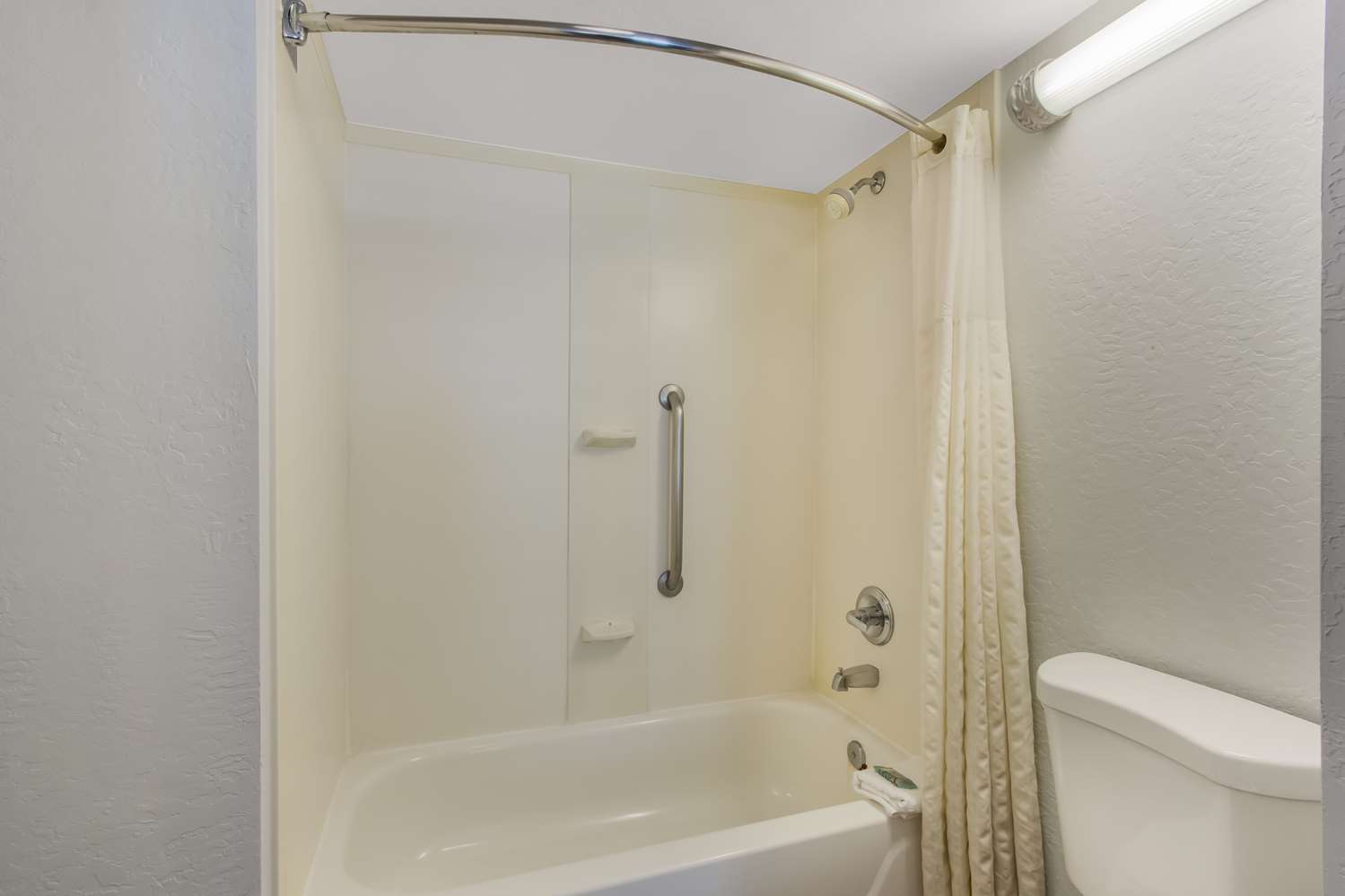 غرفة بسرير كينج، Baymont Inn & Suites by Wyndham Tempe University/Phoenix 4/5