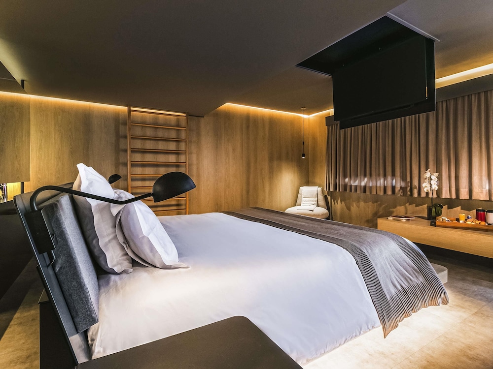 Master, Suite, King Bed, Bathtub