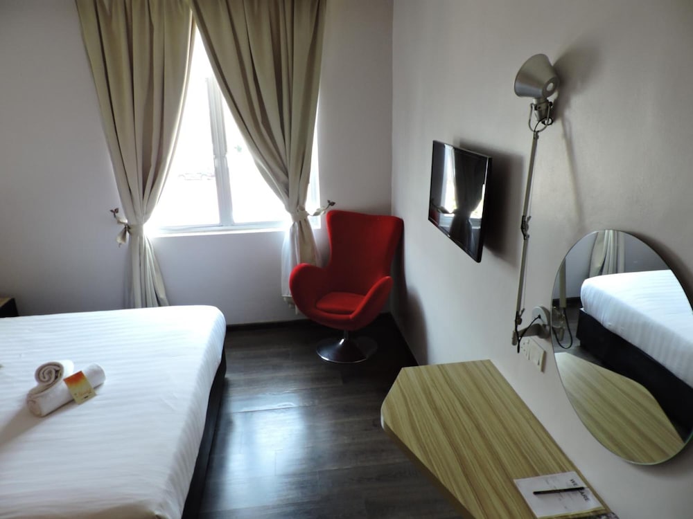 The Blanket Hotel 25/45