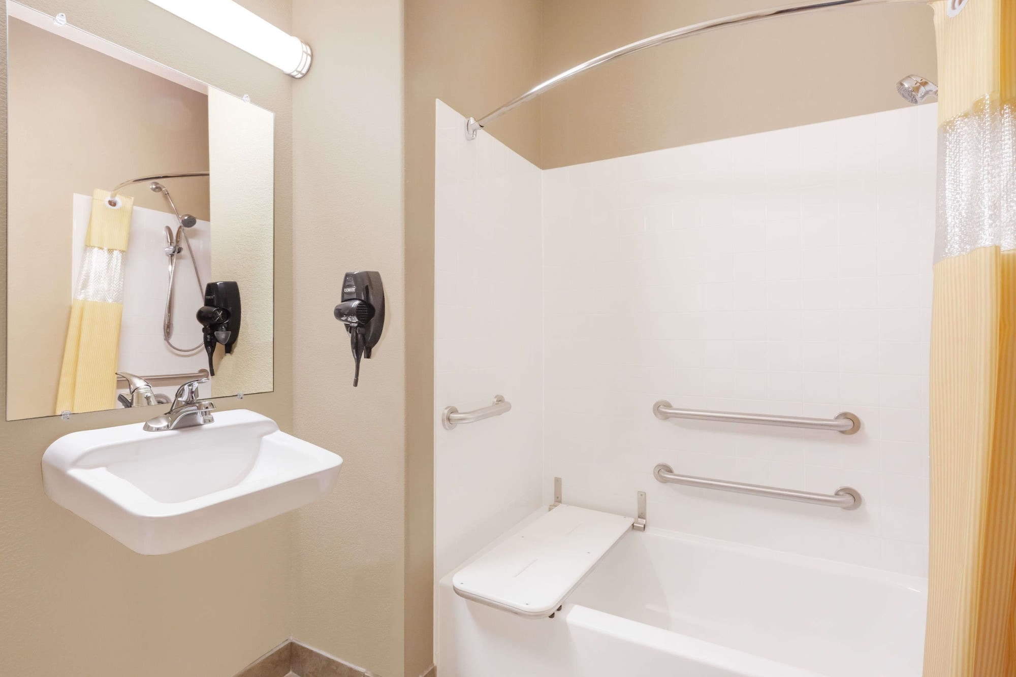 Suite, King Bed, Days Inn And Suites Marquez 4/4