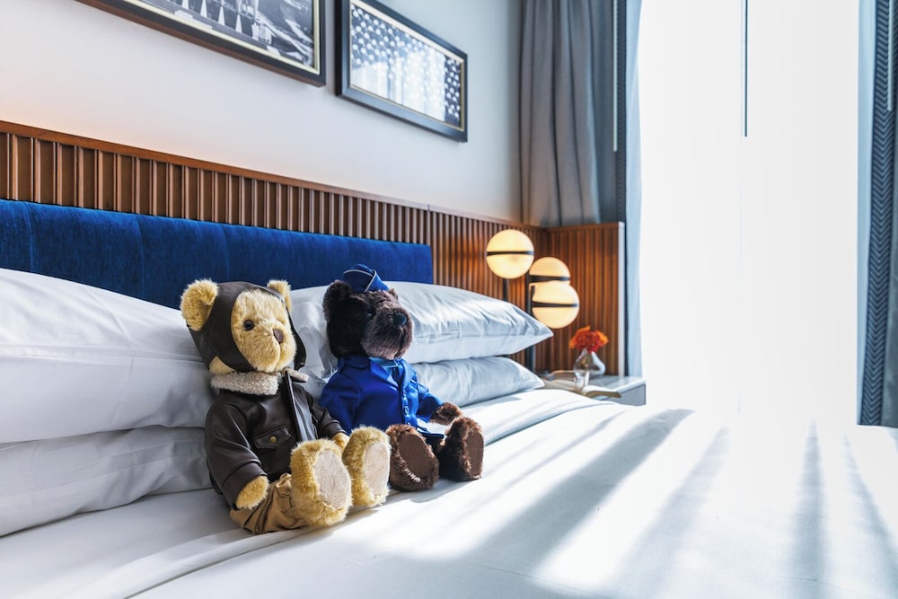 SUITE, KING BED, MOUNTAIN VIEW, ACCESSIBLE