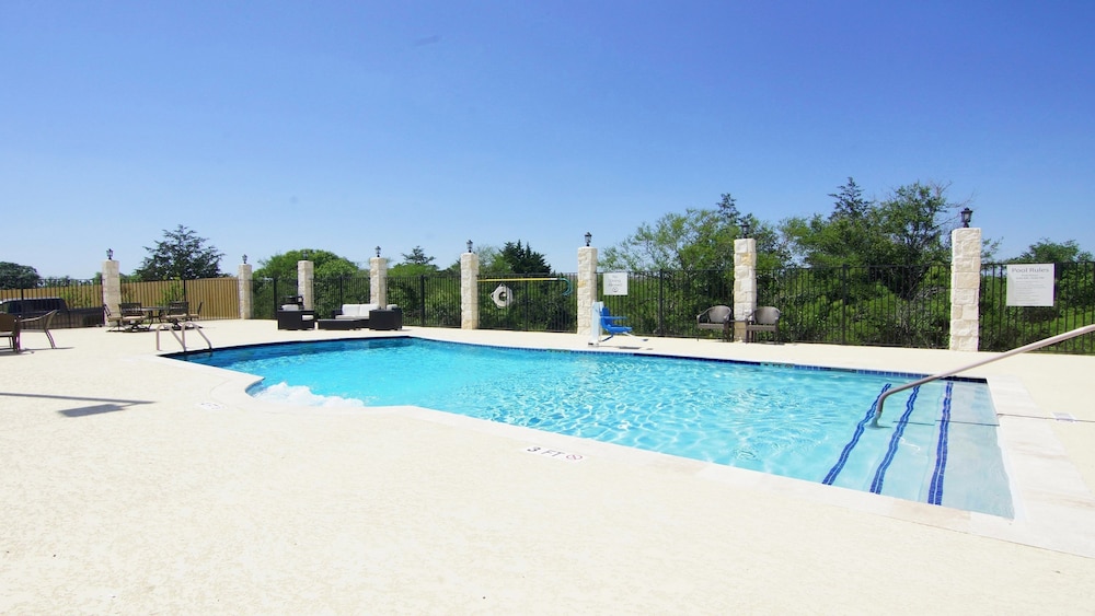 Holiday Inn Express Suites Cuero 28/52