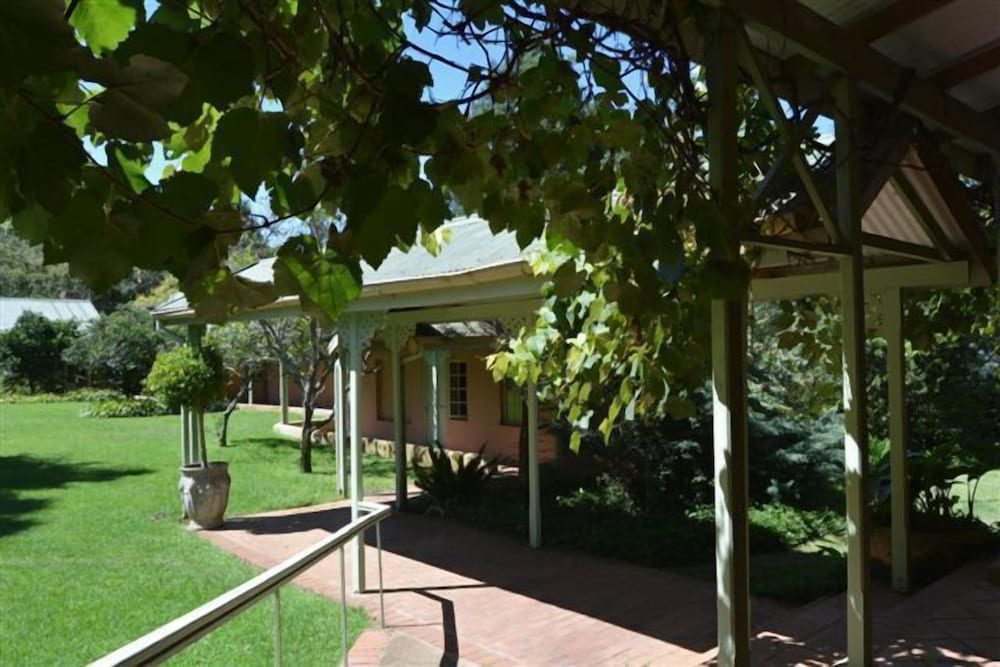 Halliwell Country Inn 18/20