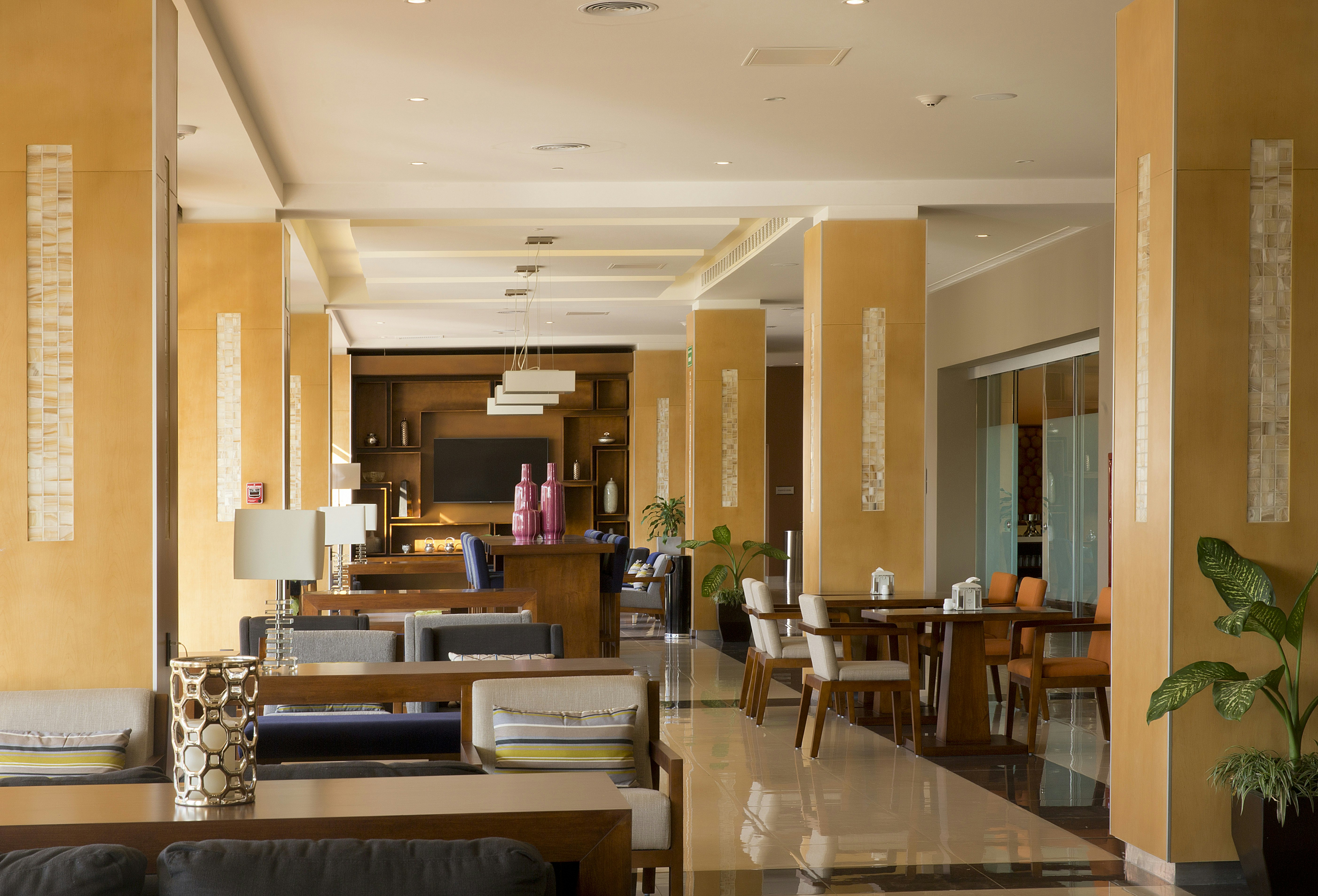 Hampton Inn & Suites by Hilton Paraiso 8/14