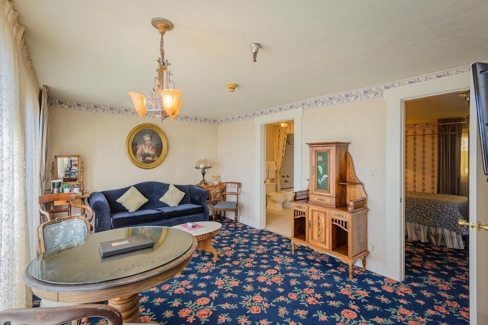 The Mendocino Hotel and Garden Suites 26/47