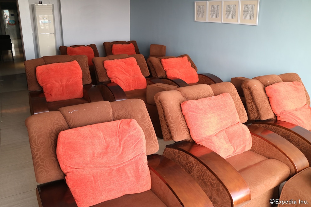 Avenue Suites Hotel 51/65