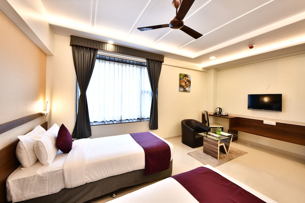 Click Hotel Sagar Plaza Chakan Pune 14/48