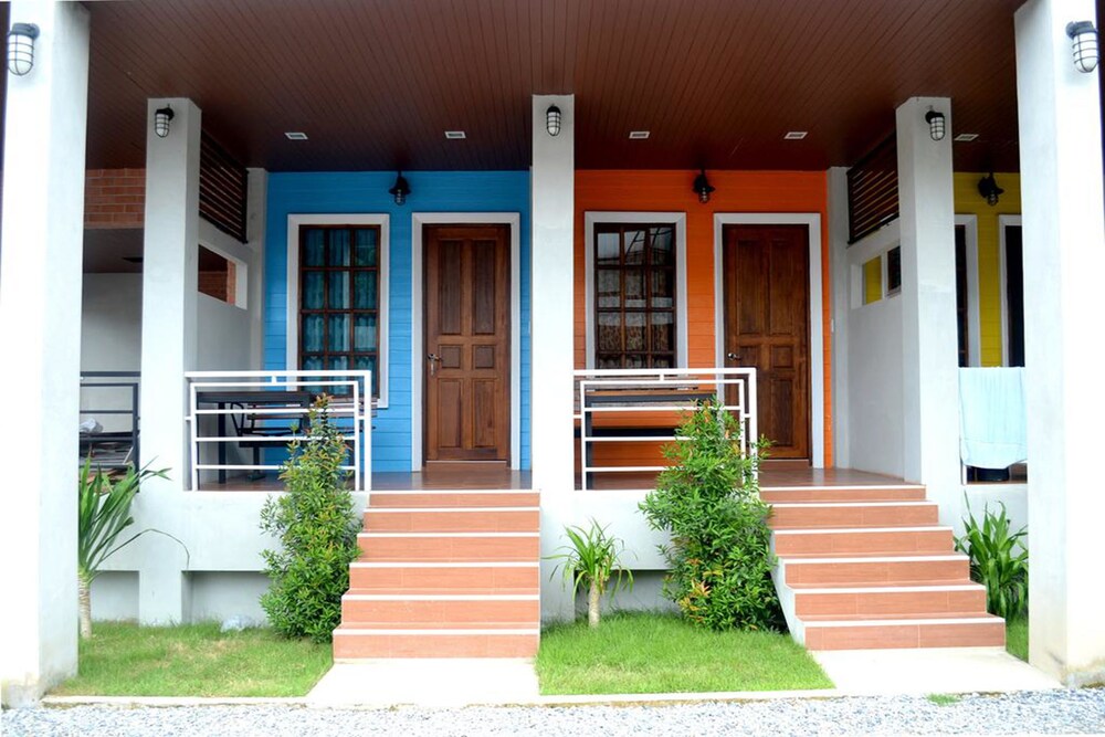 Toffee House Resort 24/47