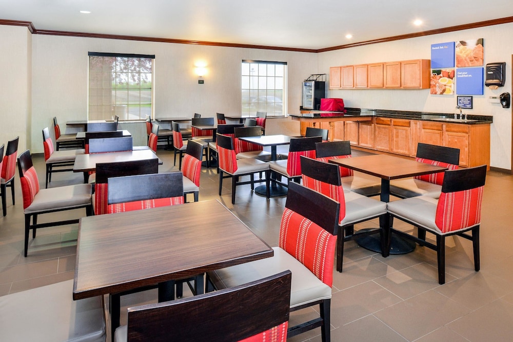 Comfort Inn And Suites Madison North 27/45