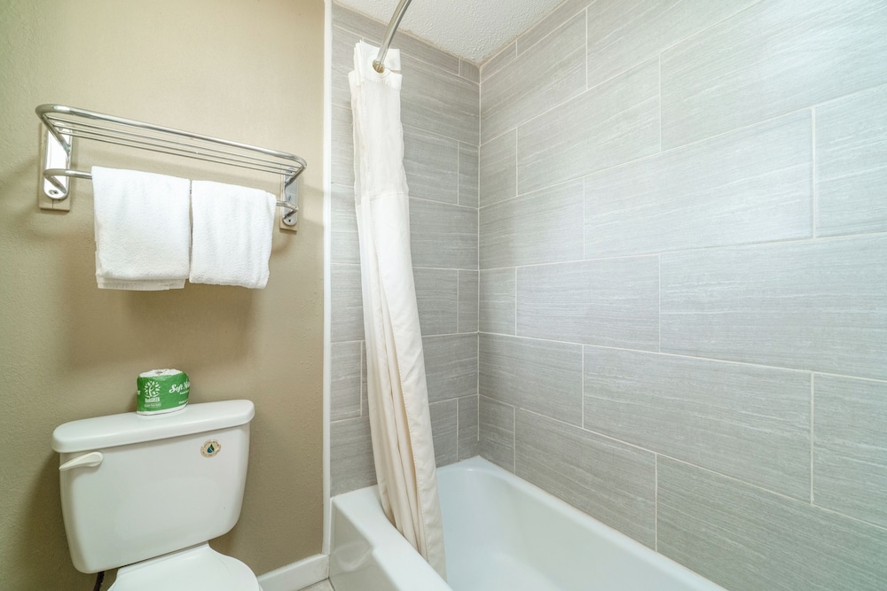 Deluxe Inn & Suites By OYO Miami OK 47/51