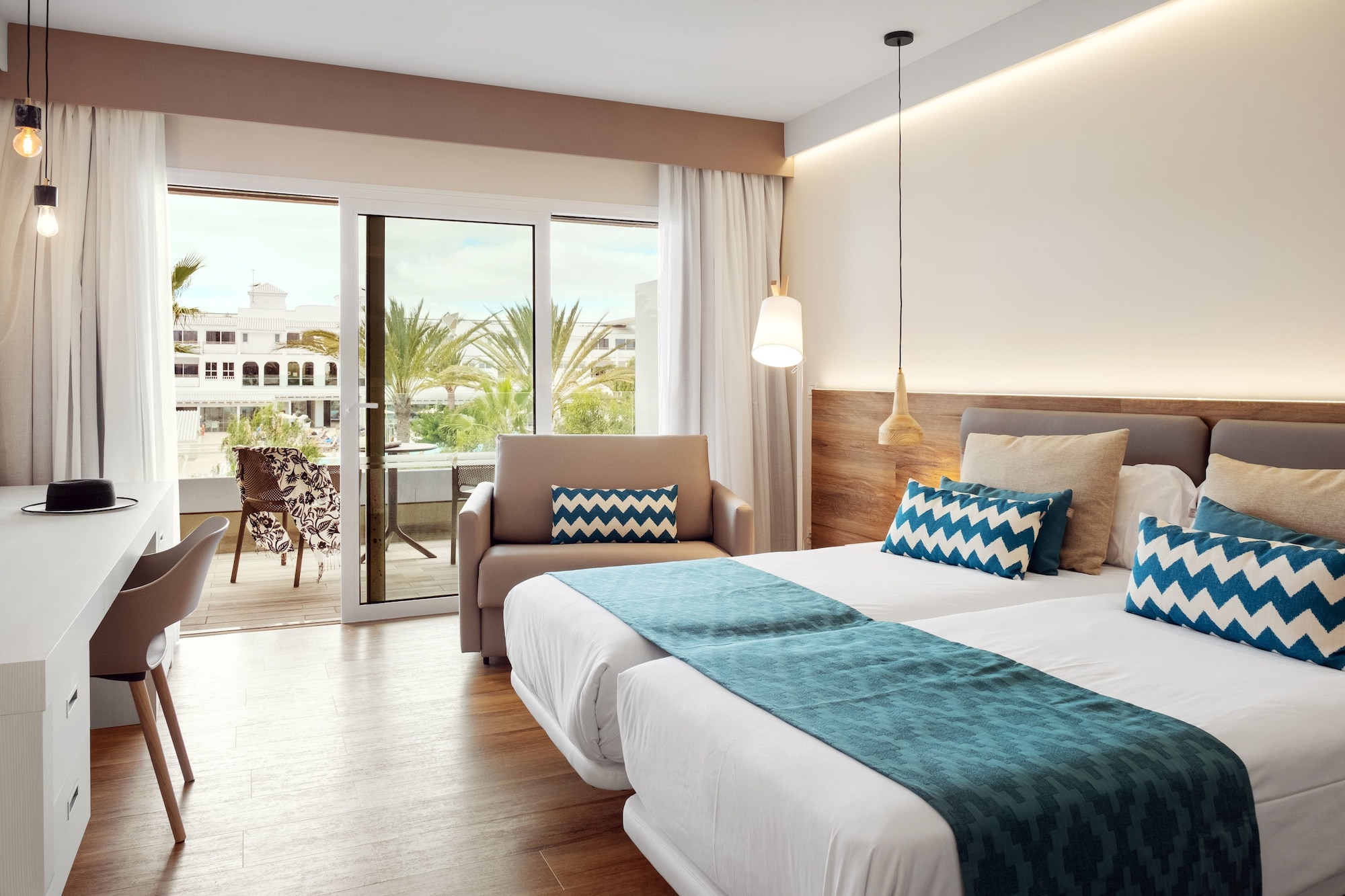 Junior Suite, Studio, Twin Beds