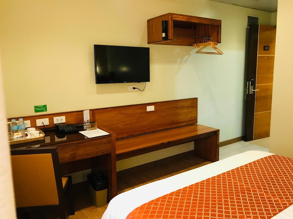 Coron Soleil Express Hotel 9/65