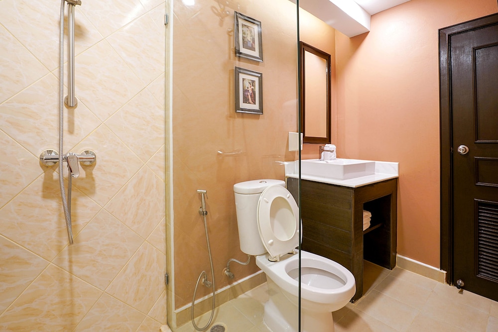BAAN SUKHUMVIT SOI 20 50/50