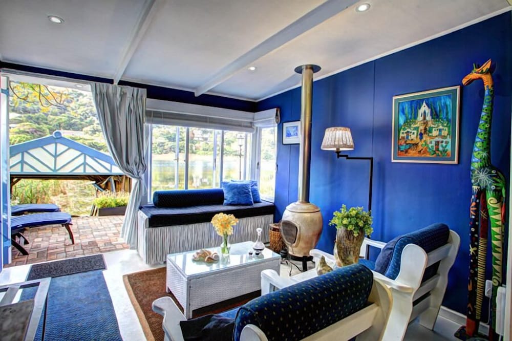 Moontide Guest Lodge 18/36