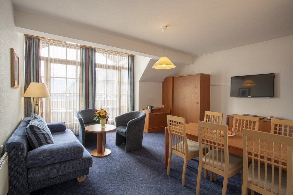 Neue Post Hotel 30/50