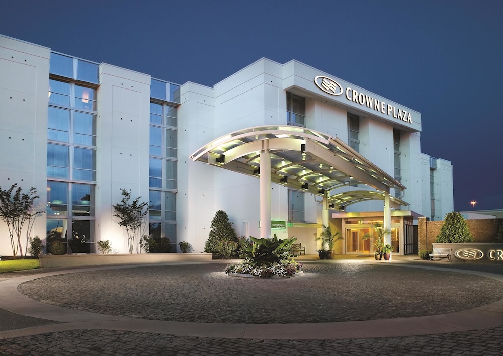 CROWNE PLAZA CHARLESTON AIRPORT CONV CTR 6/76