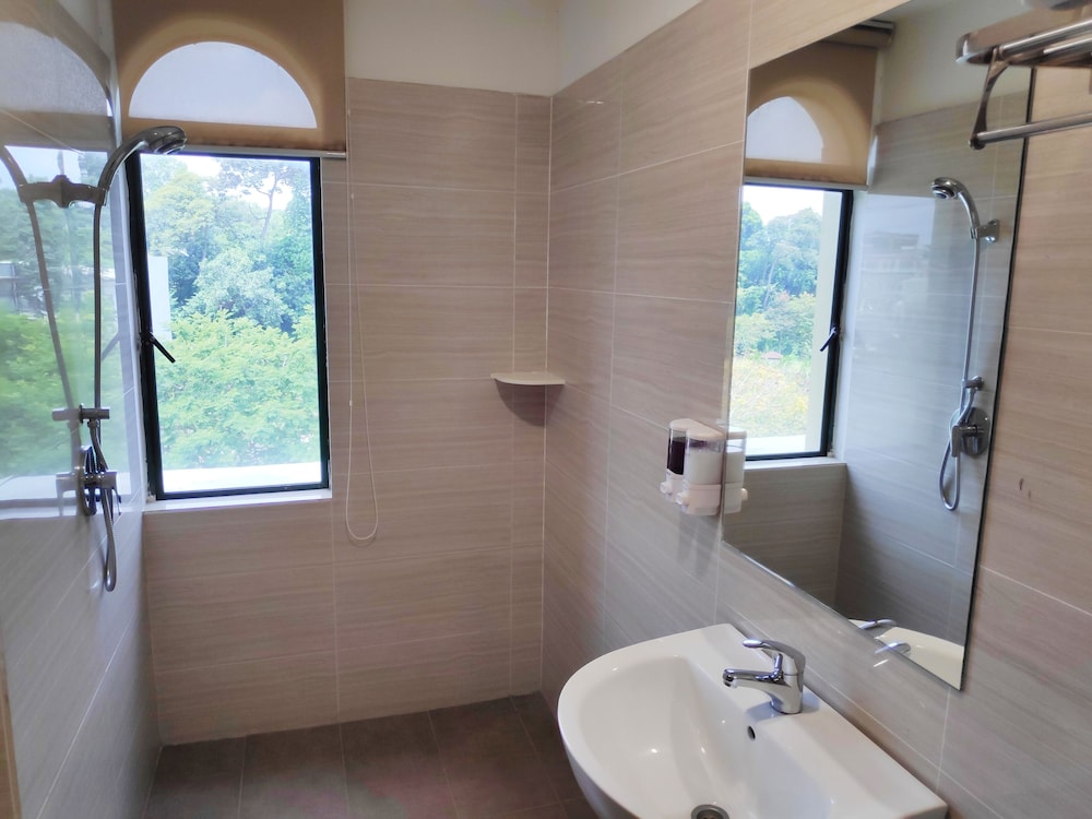 SH Hotel Kota Damansara 45/50