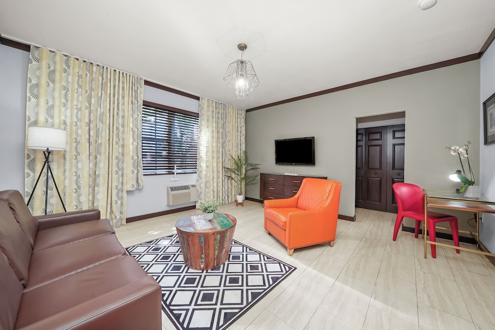 Tradewinds Apartment Hotel 39/65