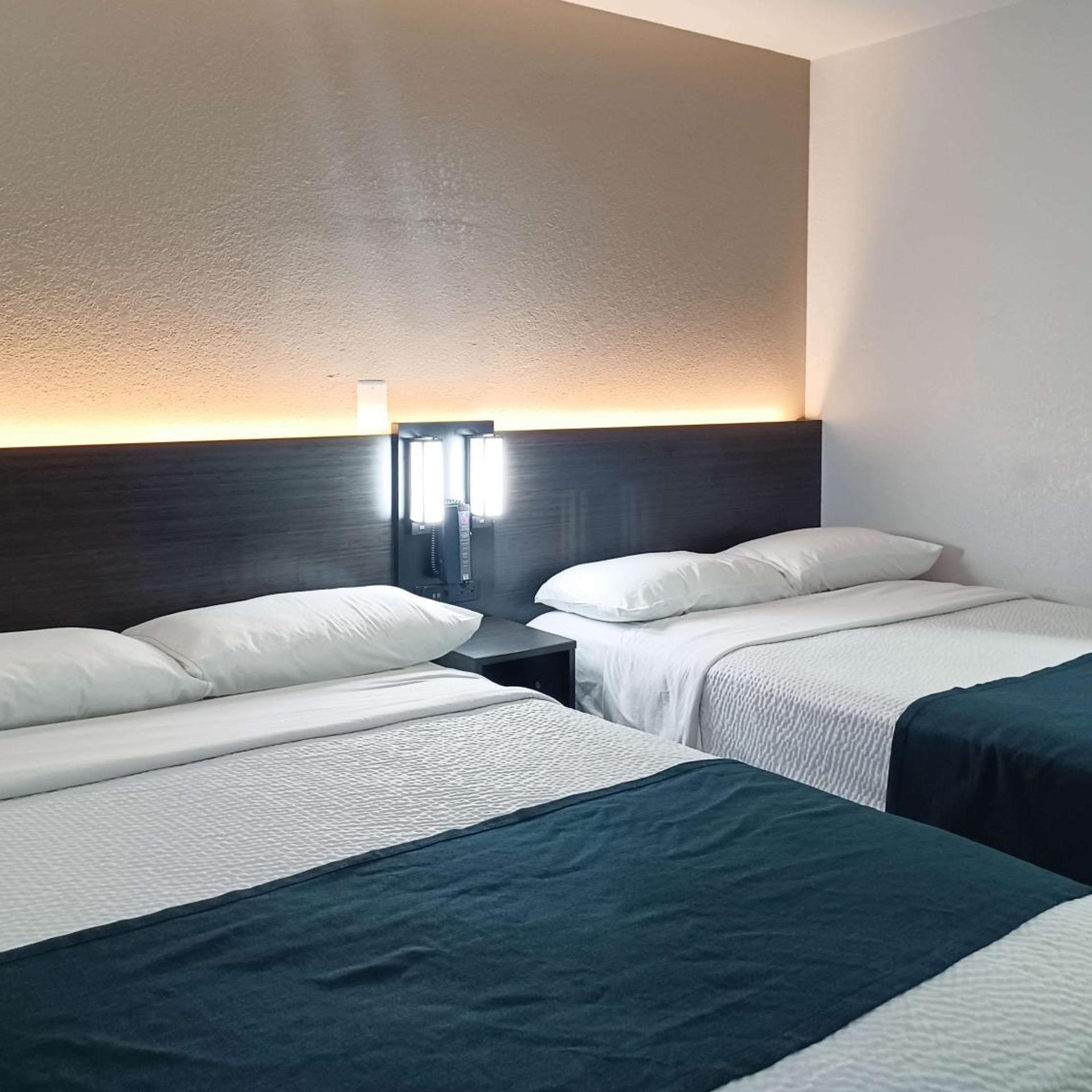 1 Full Bed - ADA/RI Shower