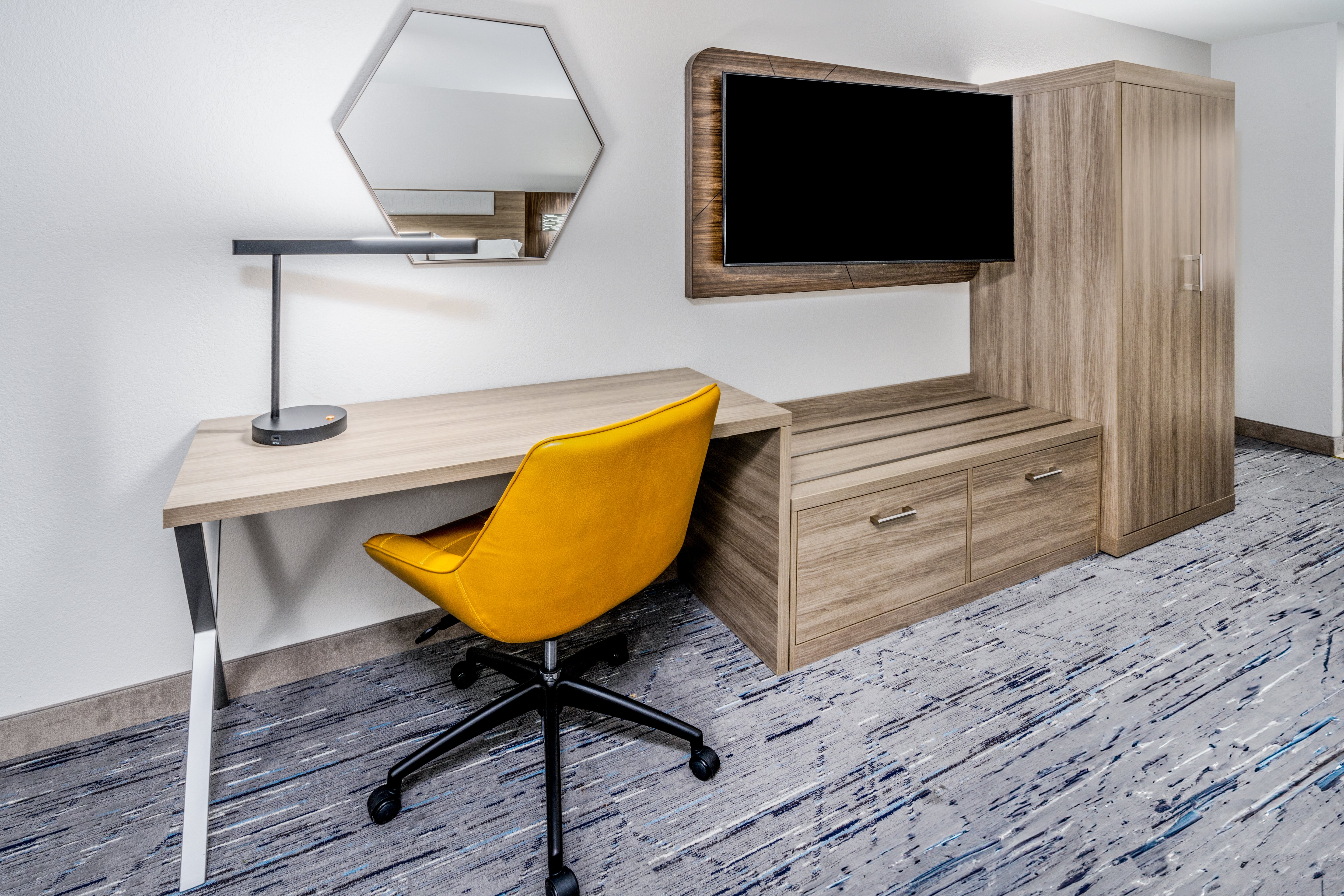 Holiday Inn Express Suites Colorado Springs First Main 25/28