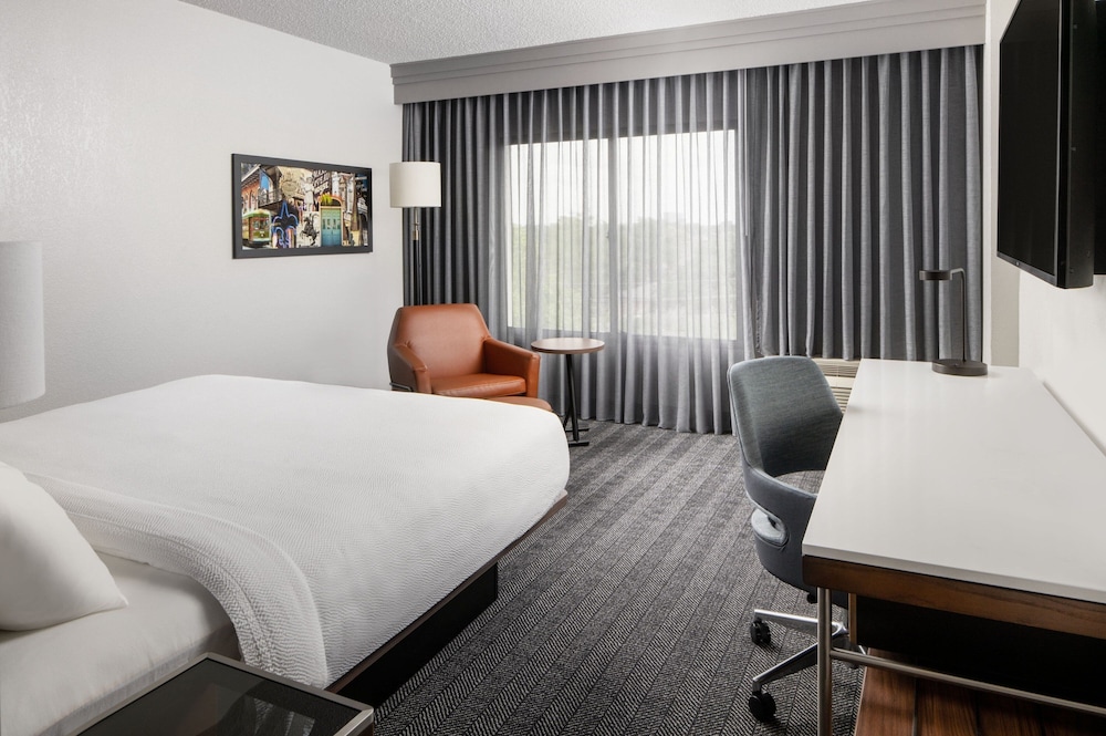 Courtyard By Marriott New Orleans Metairie 11/47