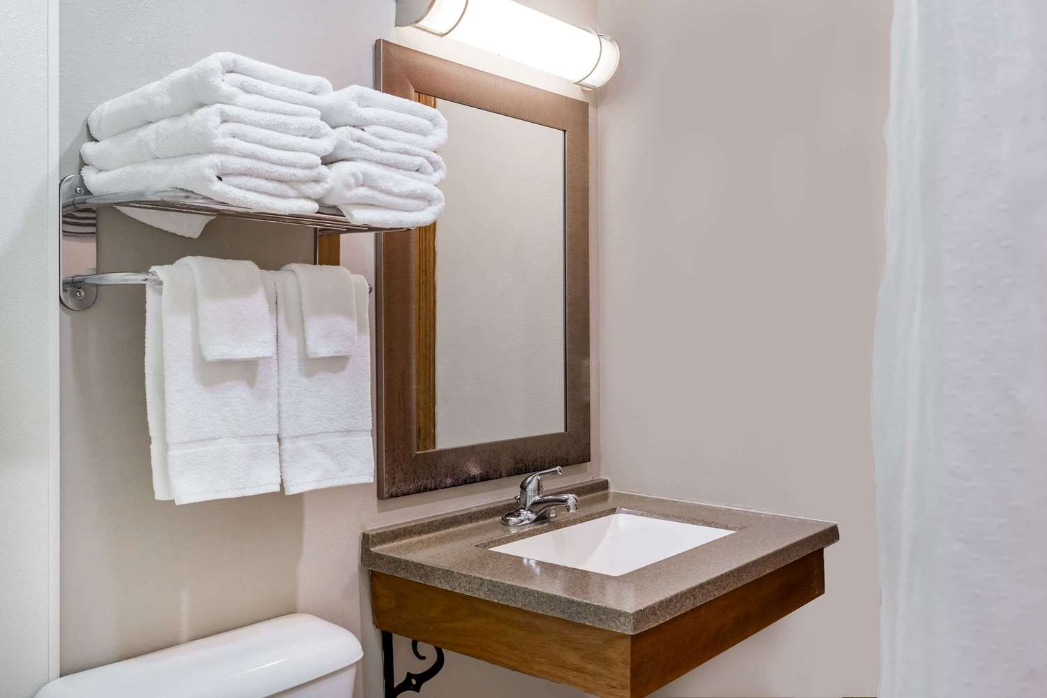 Baymont Inn and Suites by Wyndham Platteville 13/13