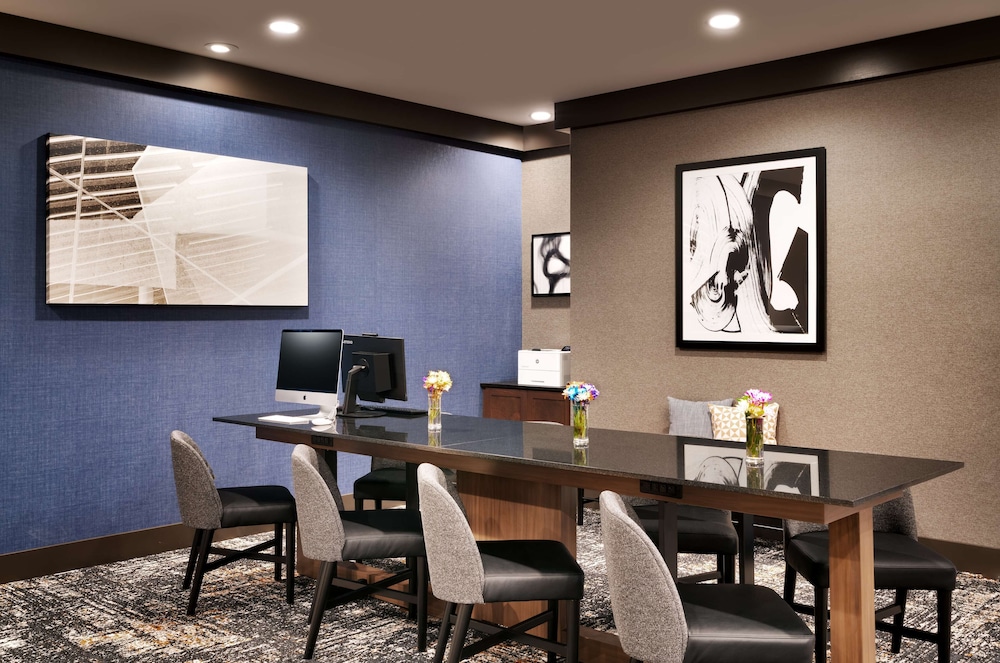 Hyatt Place Fayetteville/Springdale 27/33