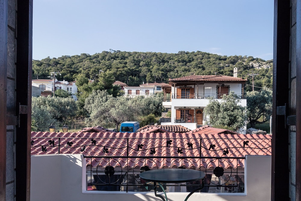 Yianna Hotel in ANGISTRI