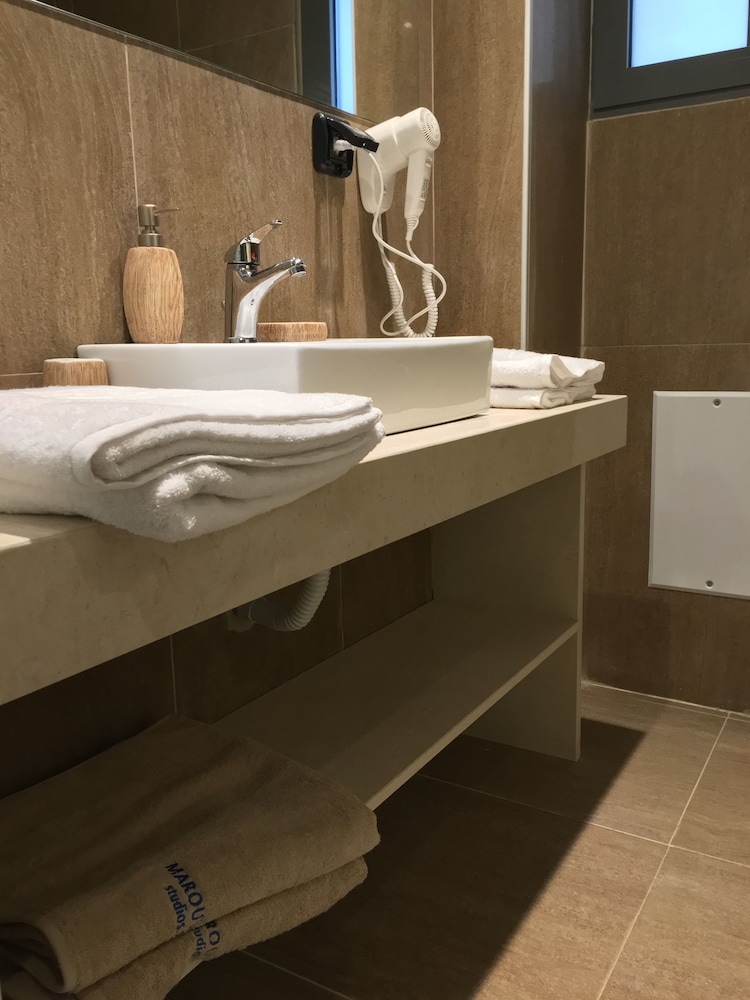 Maroula Blue Studios And Suites 70/70