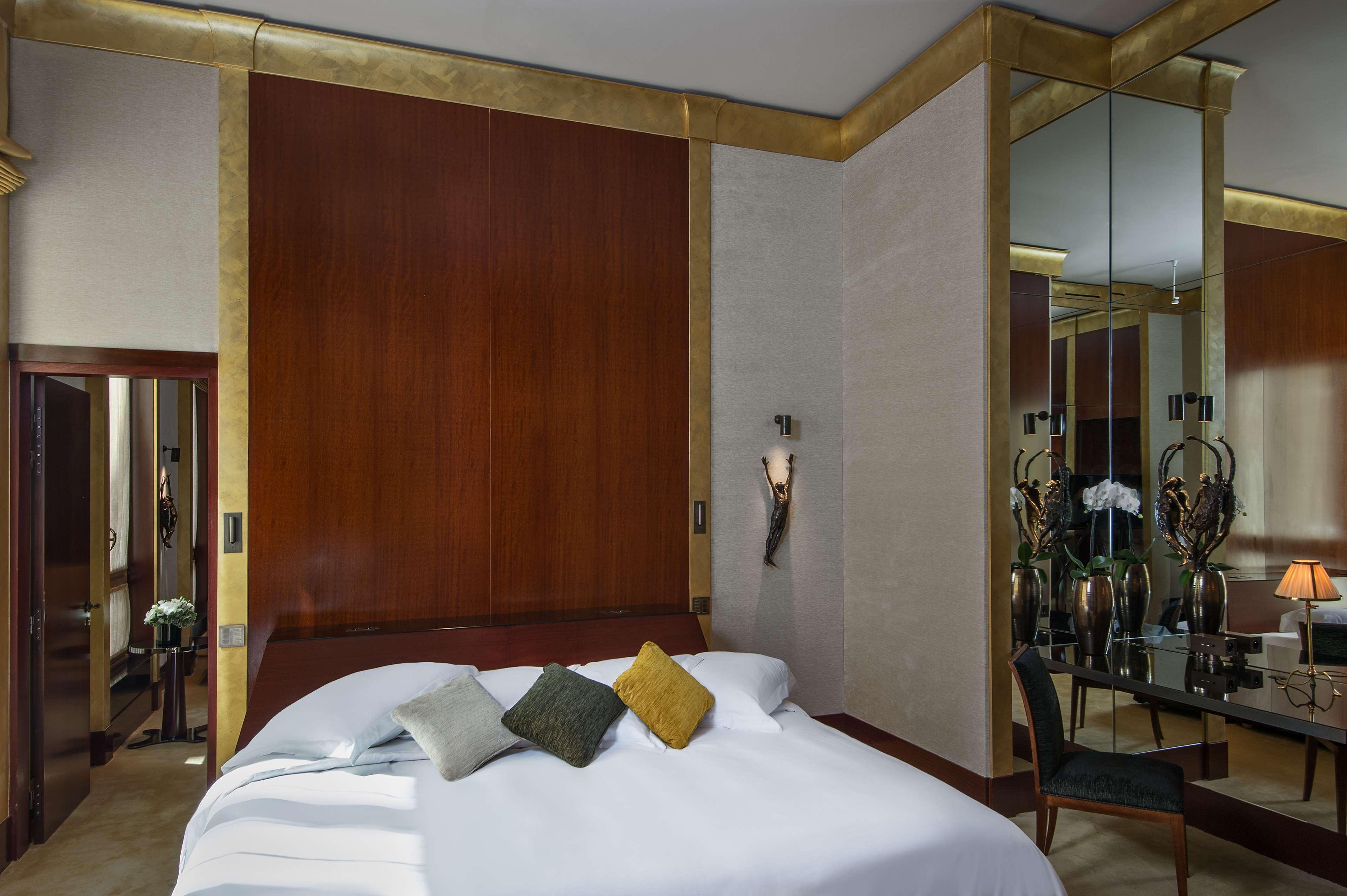 Diplomat, Suite