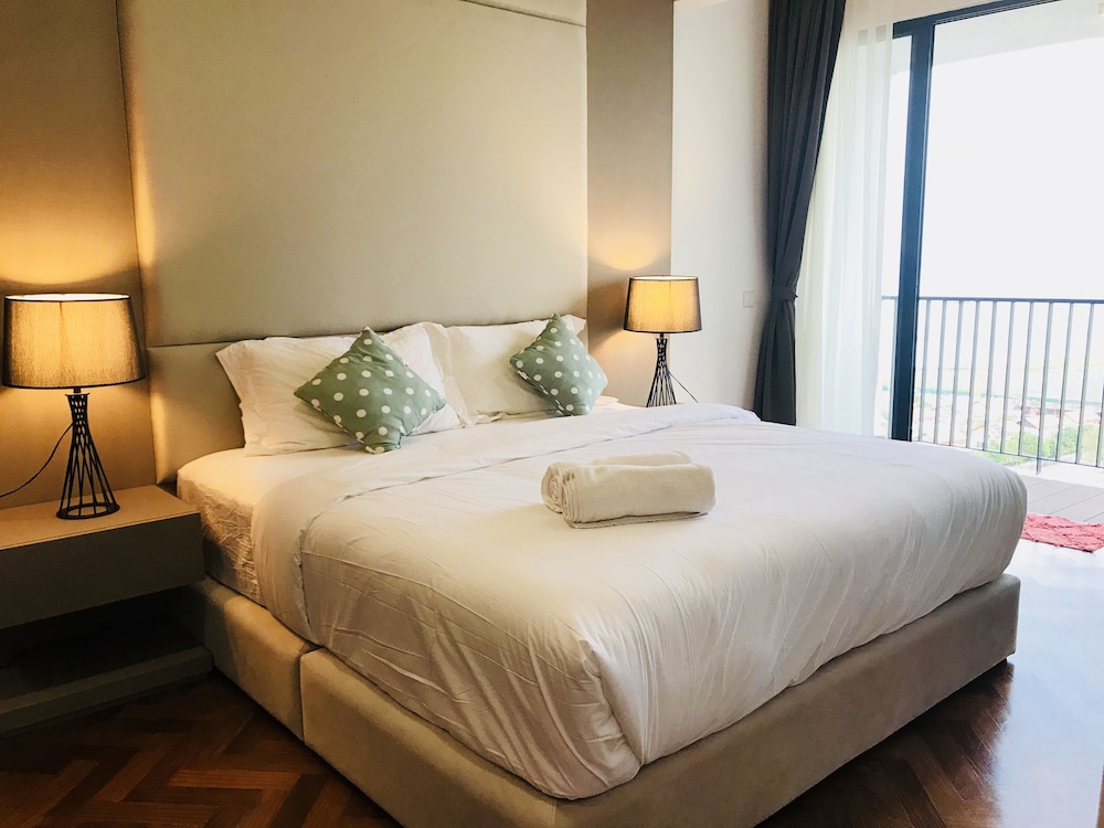The Landmark Studio Suite 12/50