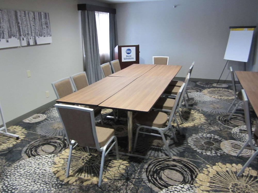Best Western Atlanta-Marietta Ballpark Hotel 30/34
