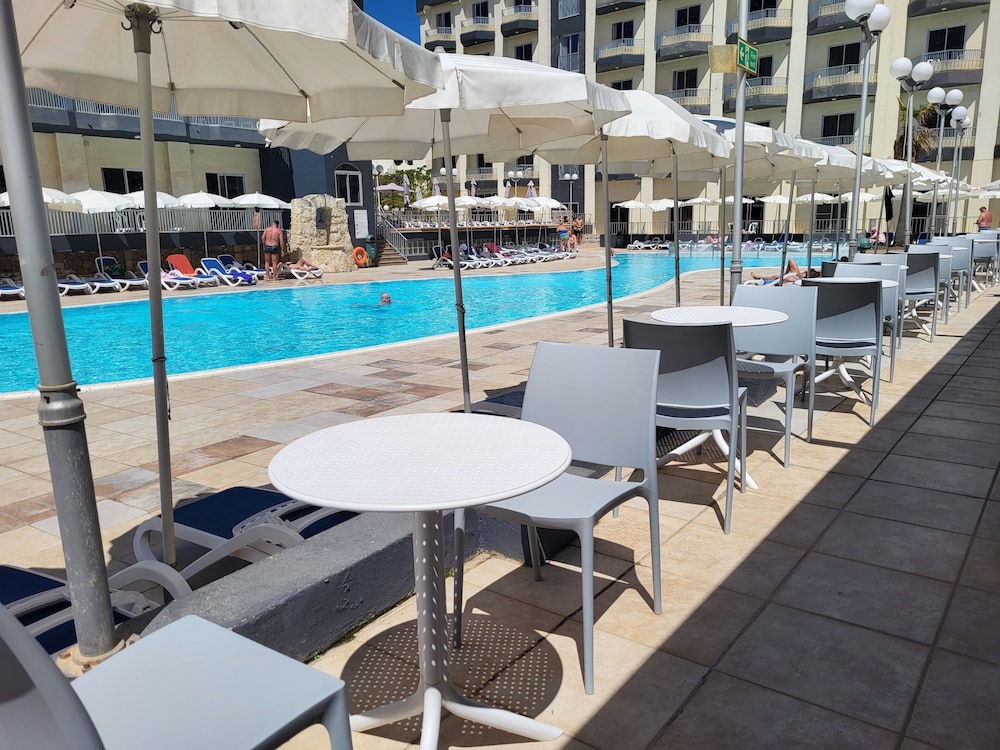 TOPAZ HOTEL 56/66