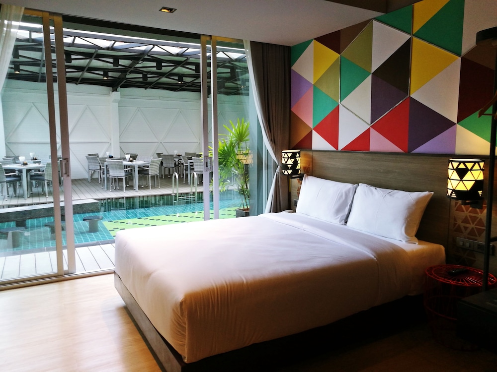 Ae Lana Chiang Mai Eclectic 14/64