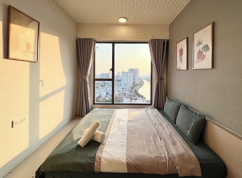Spacious Saigon 23/50