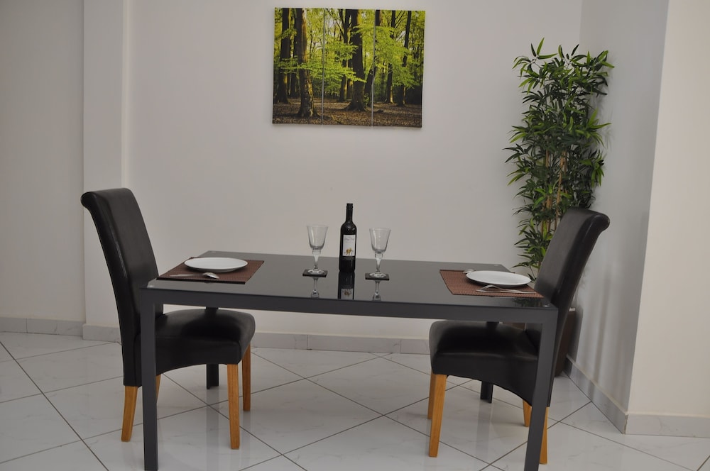 Le Suites Serviced Apartments 23/26