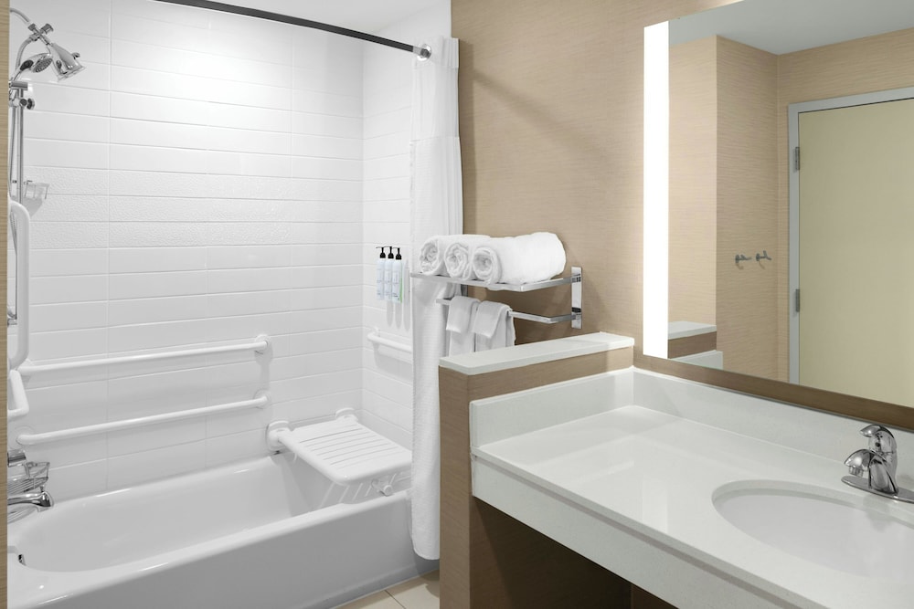 Fairfield Inn And Suites By Marriott Richmond Ashland 50/50