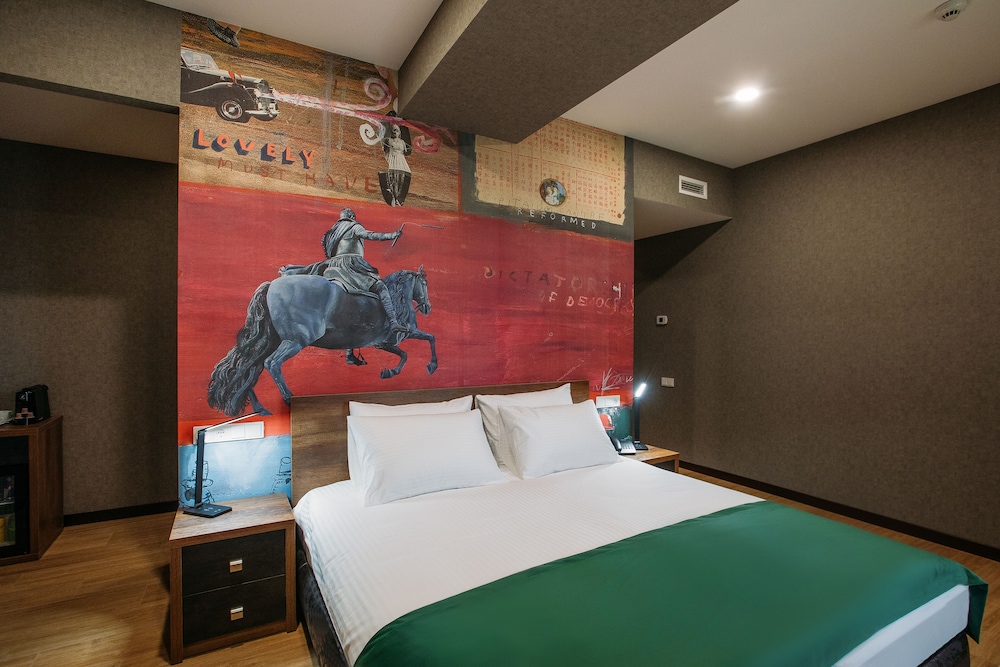 Theory Hotel 13/37