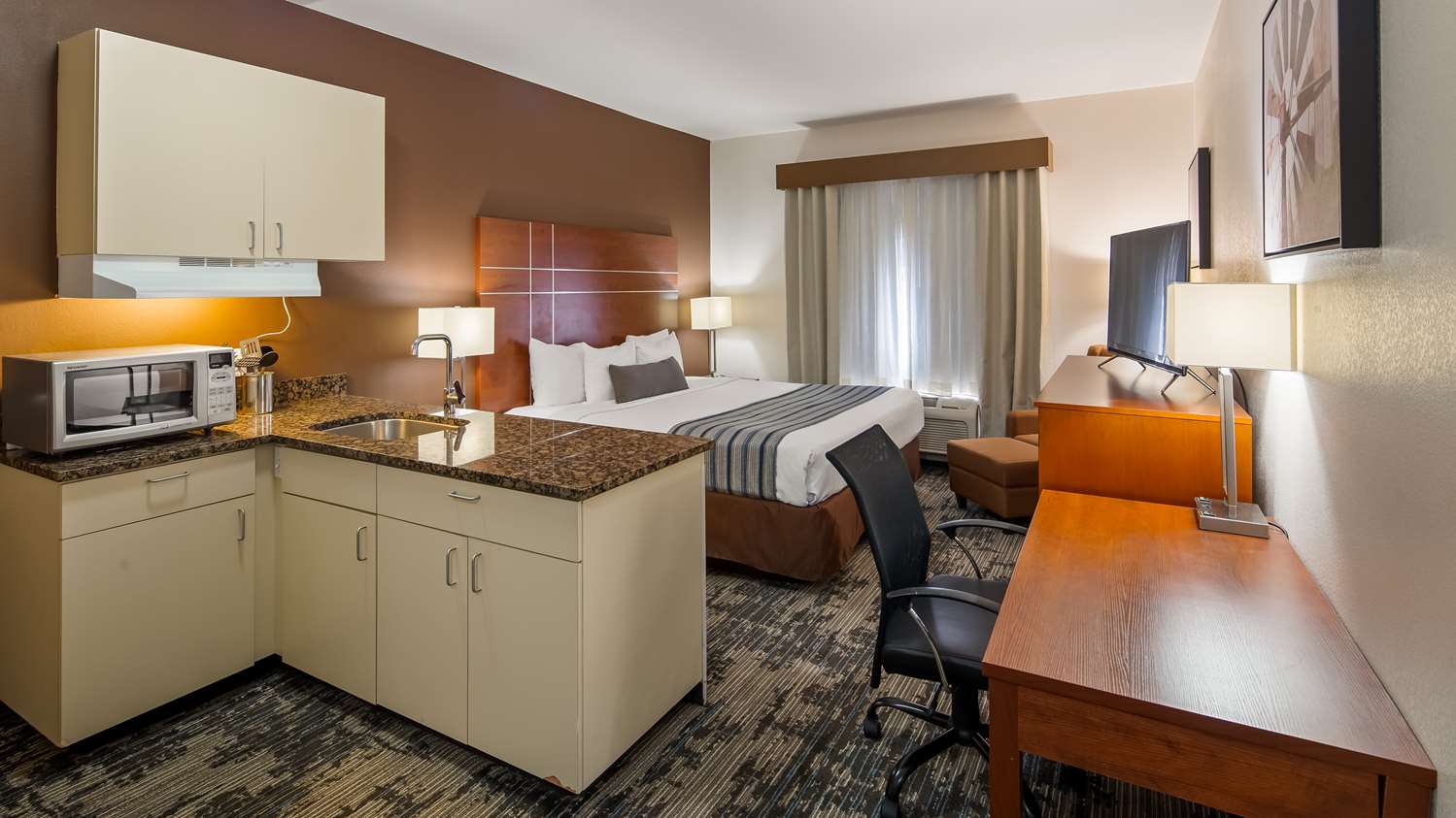 Best Western Plus Wakeeney Inn & Suites 3/7