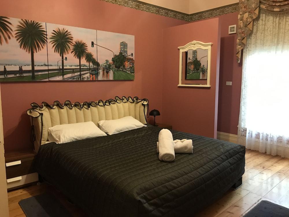 Deluxe, Apartment