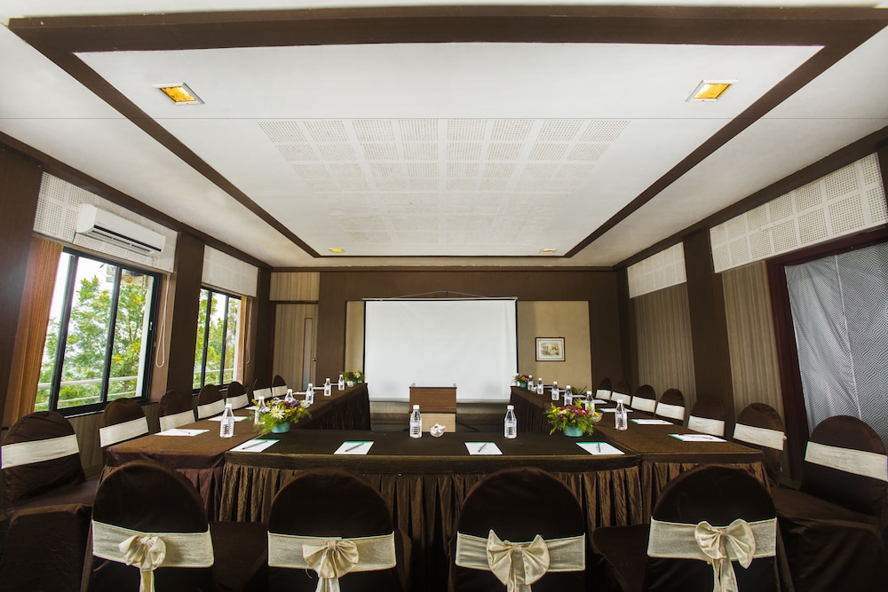 GRAND PALACE HOTEL AND SPA 32/50