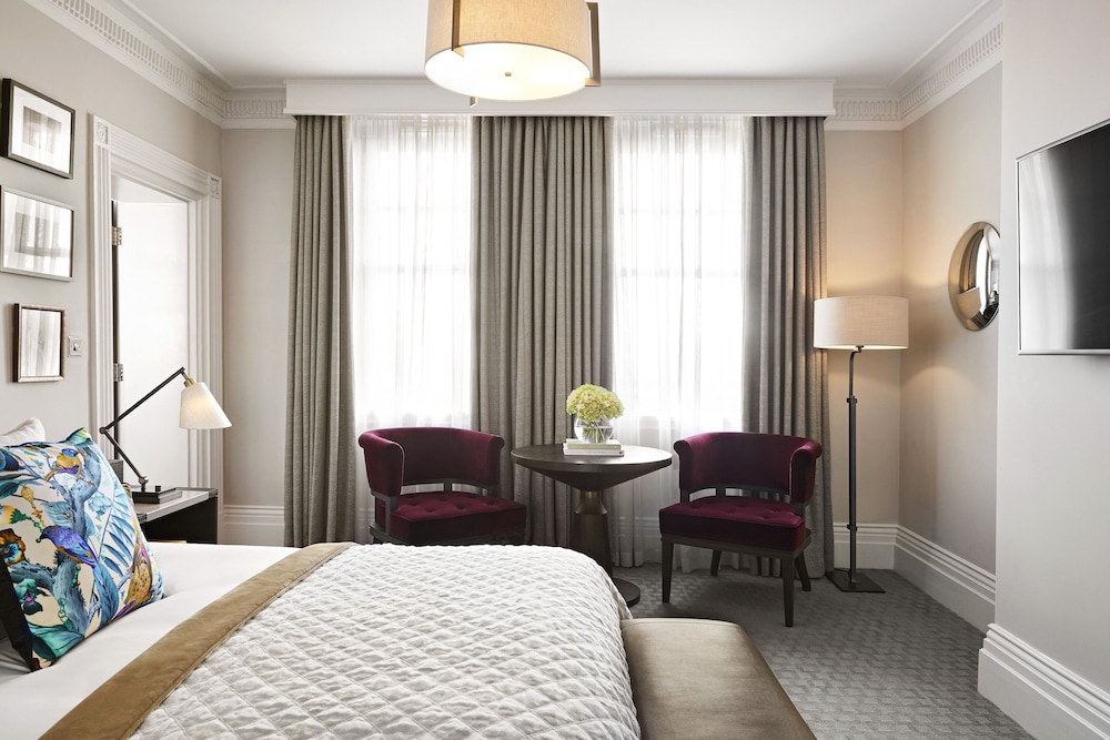 PREMIUM, QUEEN BED
