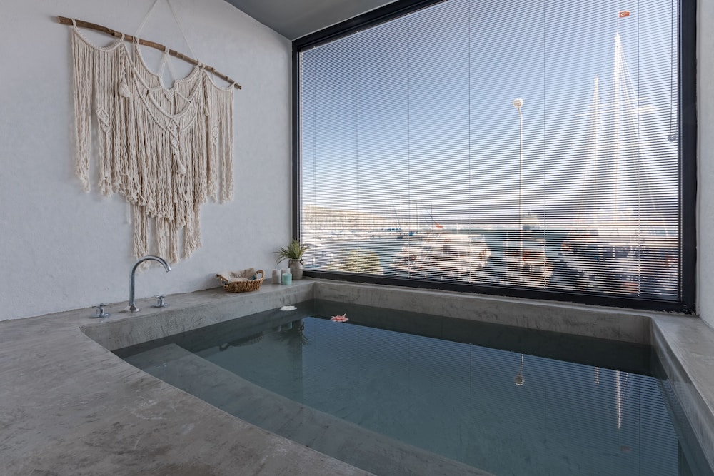Harbour Suite 16/38