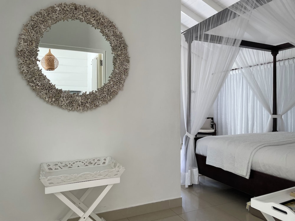 Firefly Plantation Bequia 50/50